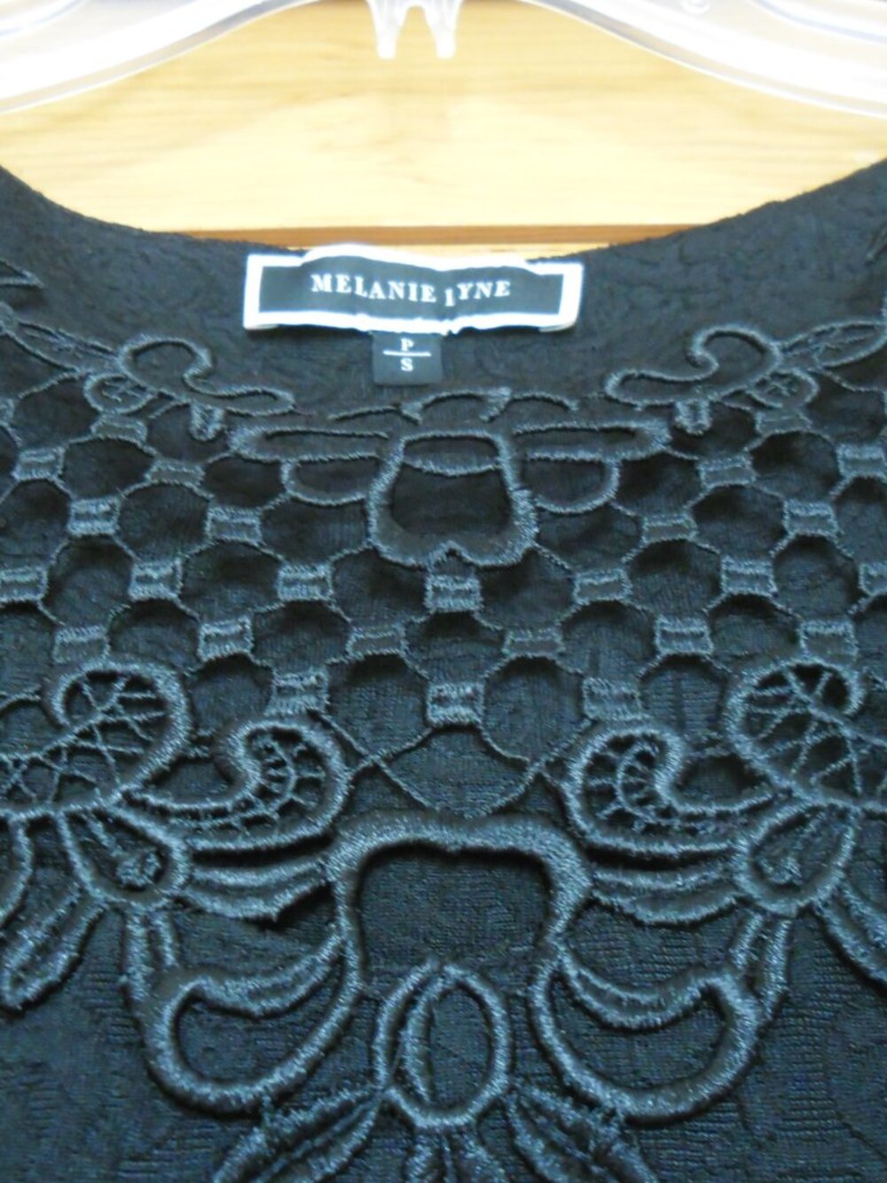 Elegant Melanie Lyne Black Sleeveless Top With Floral Lace Yoke. Sml-medium fit. - Picture 3 of 6